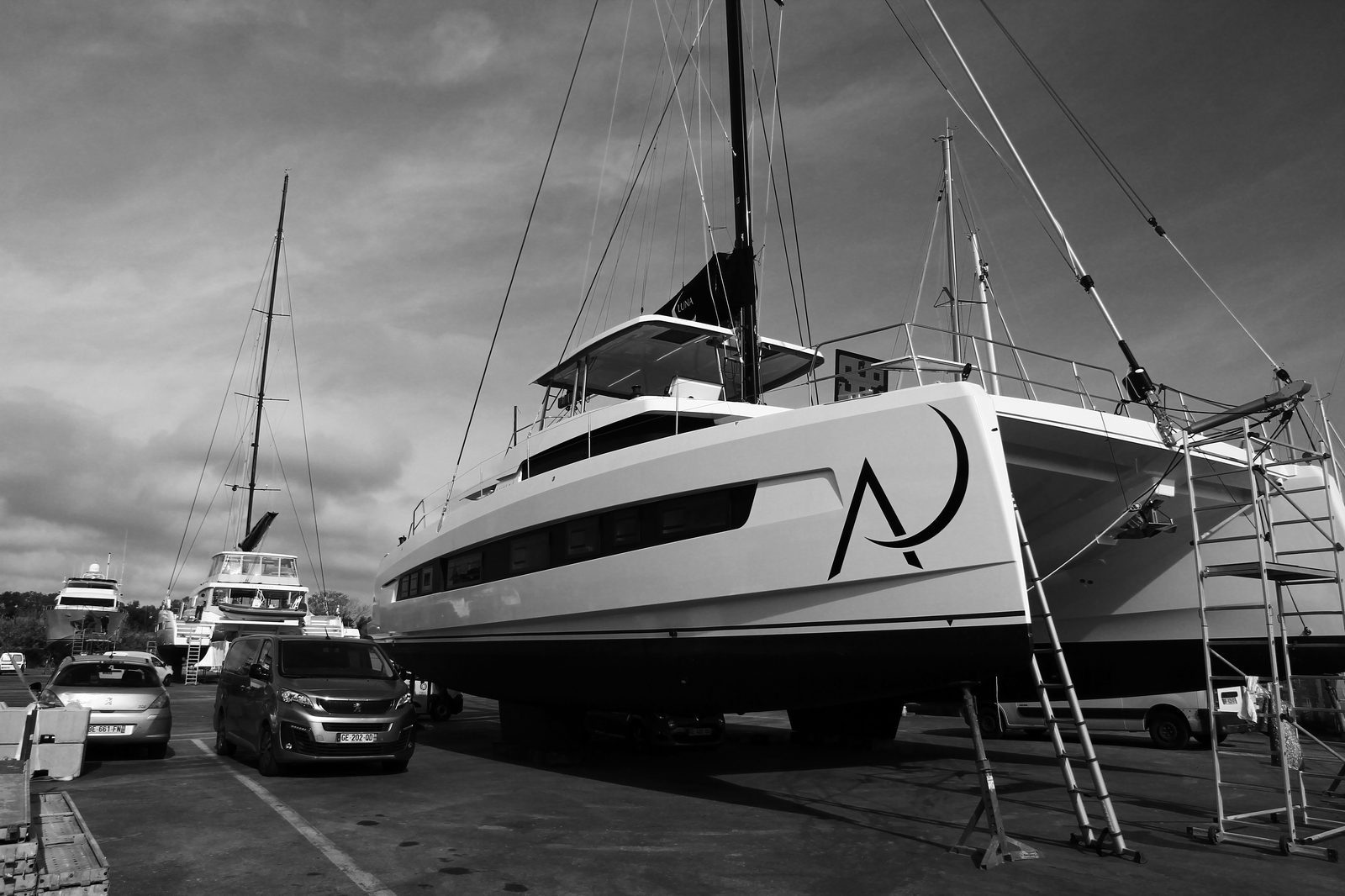 Catamaran ALEGRIA sur cale au chantier Nexus Marine — refit complet en cours