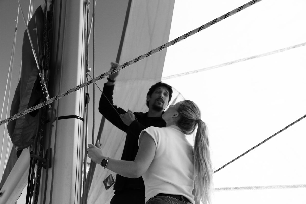 Équipe Nexus Marine réalisant des travaux de gréement sur un voilier